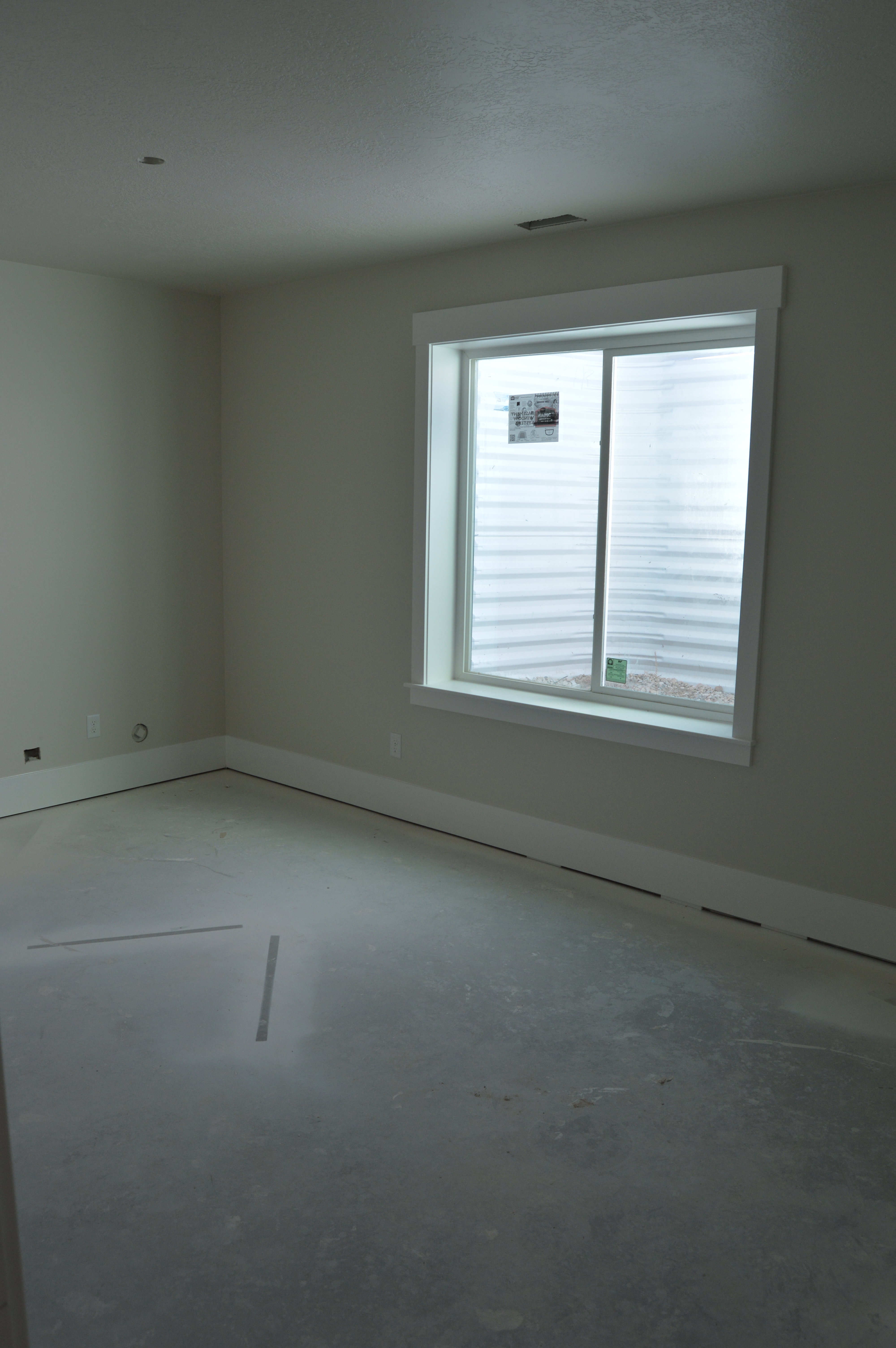 Unfurnished room with baseboards
