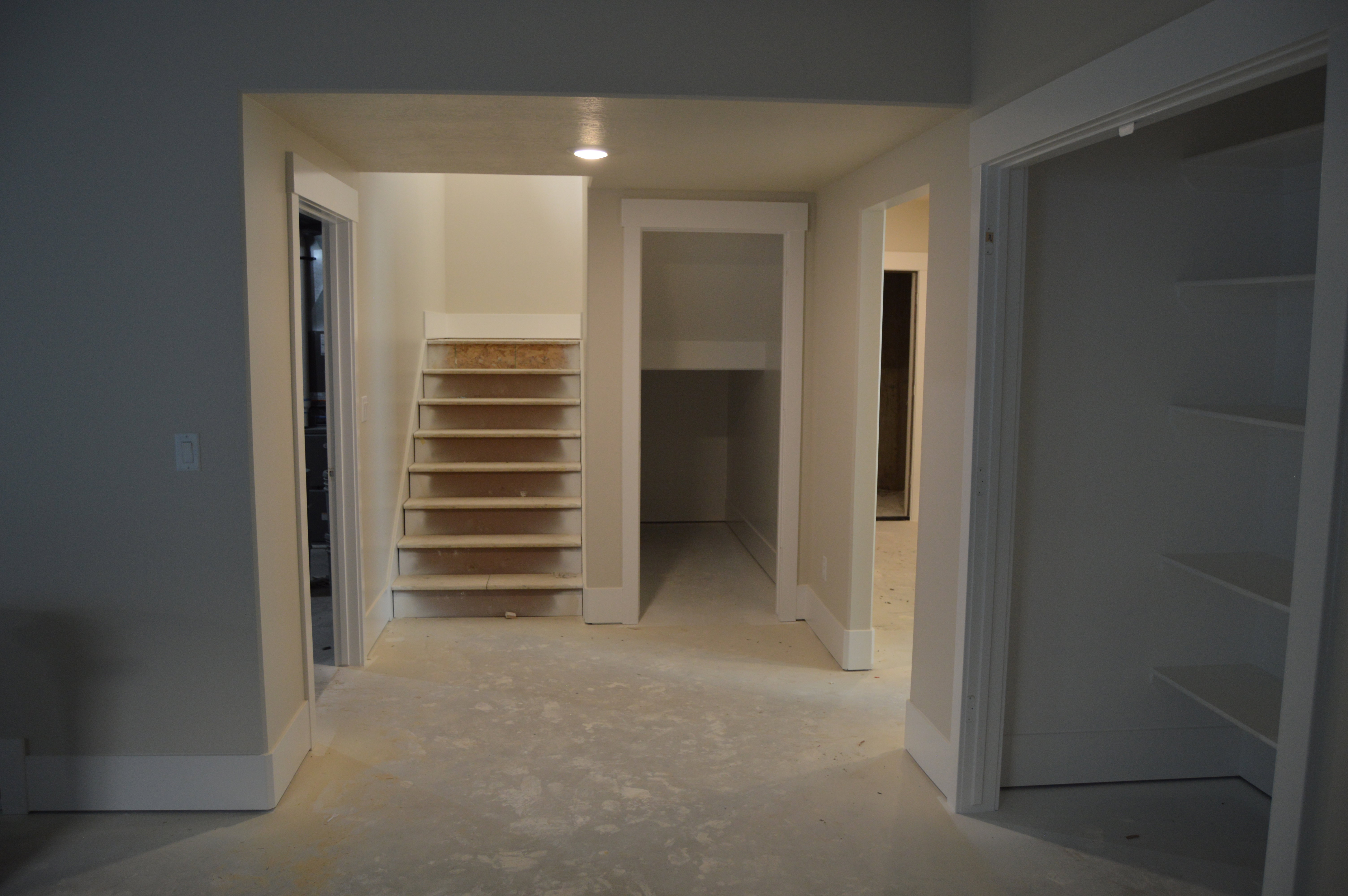 Corridor with baseboards