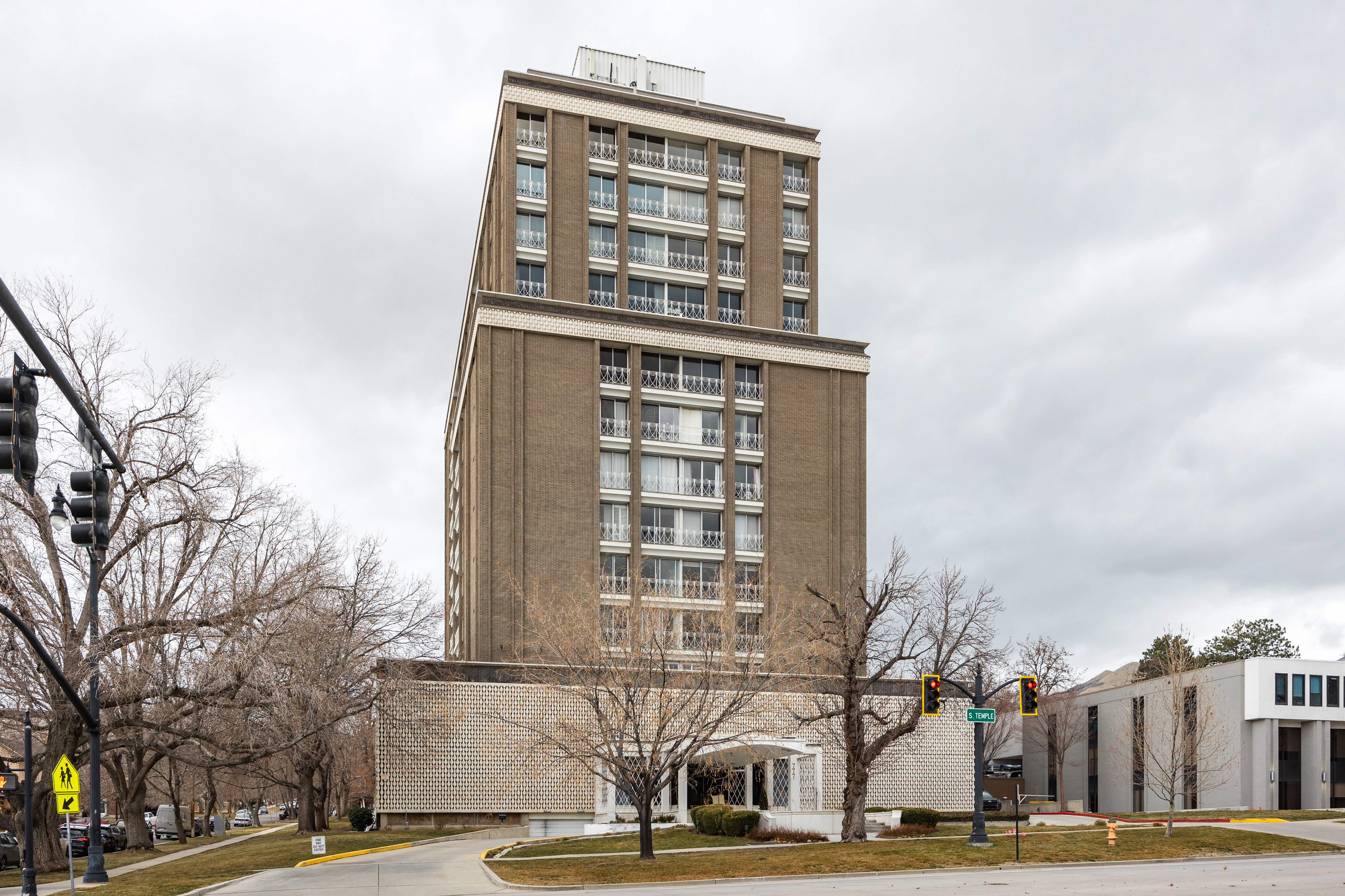View of apartment building / complex