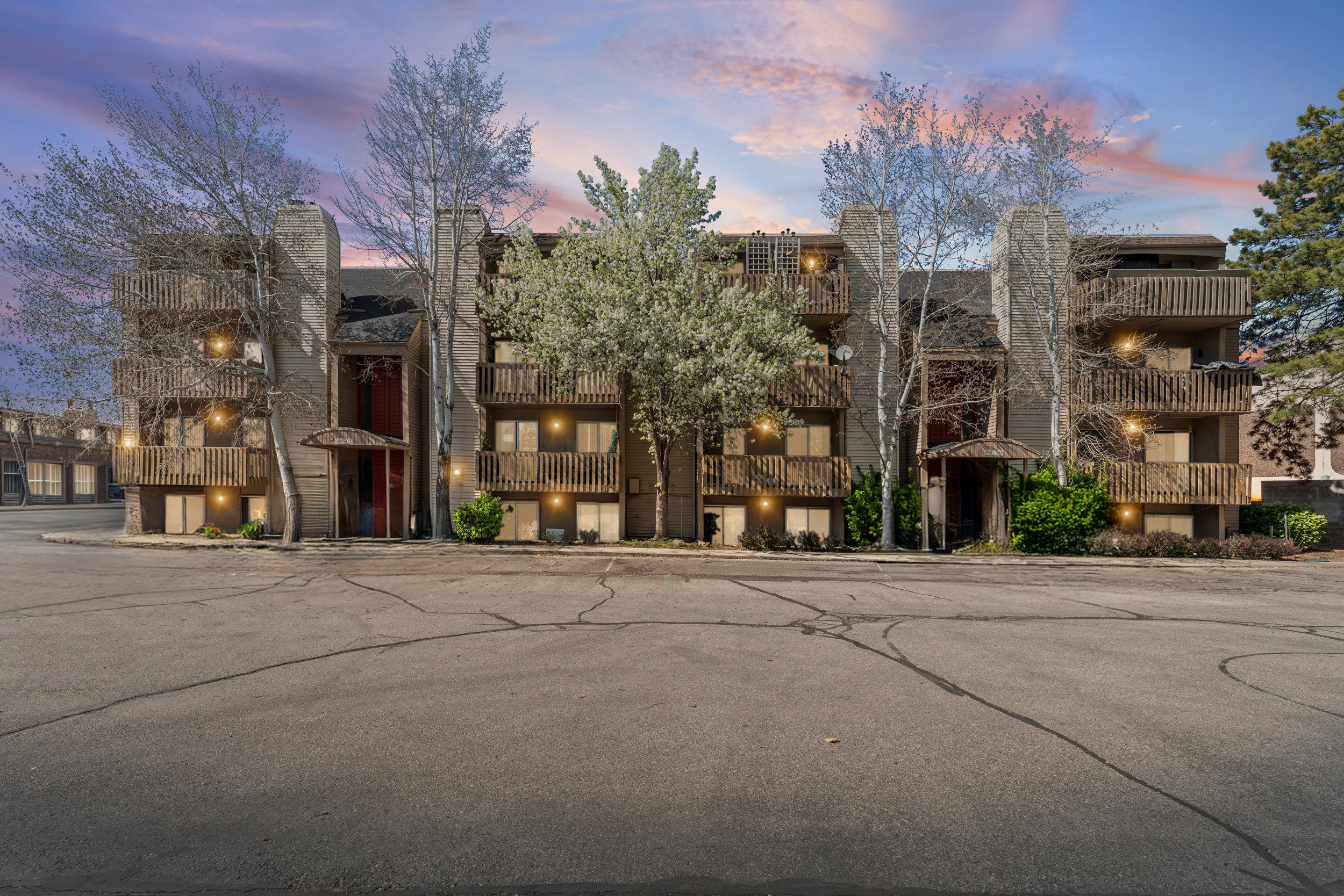 View of apartment building / complex