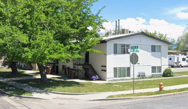 View of front of house featuring a front lawn