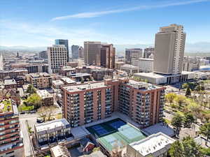 City view featuring mountains