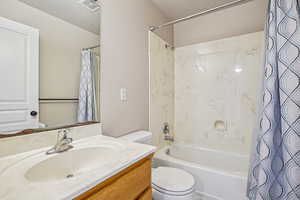 Full bath with vanity and shower / tub combo