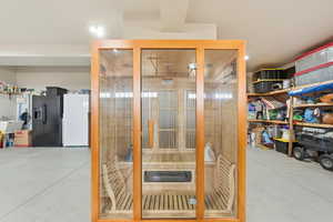 Sauna with concrete floors