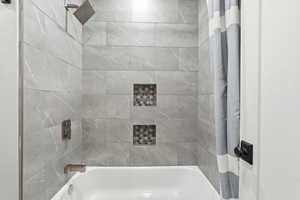 Full bath with shower / tub combo