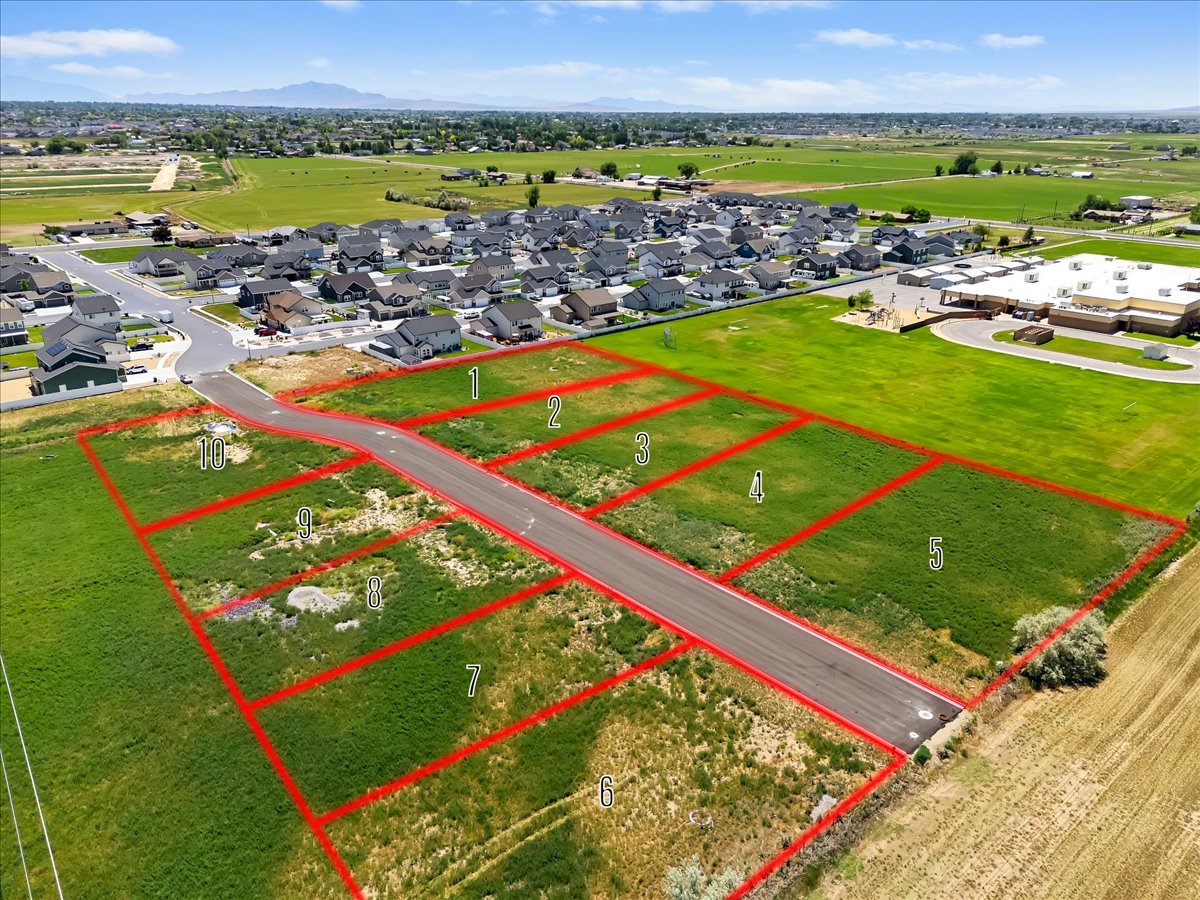 View of property location featuring property parcel outlined and mountains
