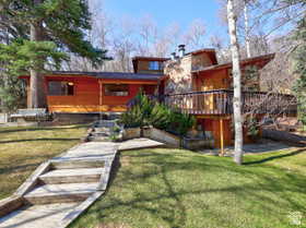 Classic mountain home with 3 floors, large, beautiful yard, 2 masonry stone fireplace, 5 bedrooms, 4 baths, large, wrap-around deck. Pwerfect location!