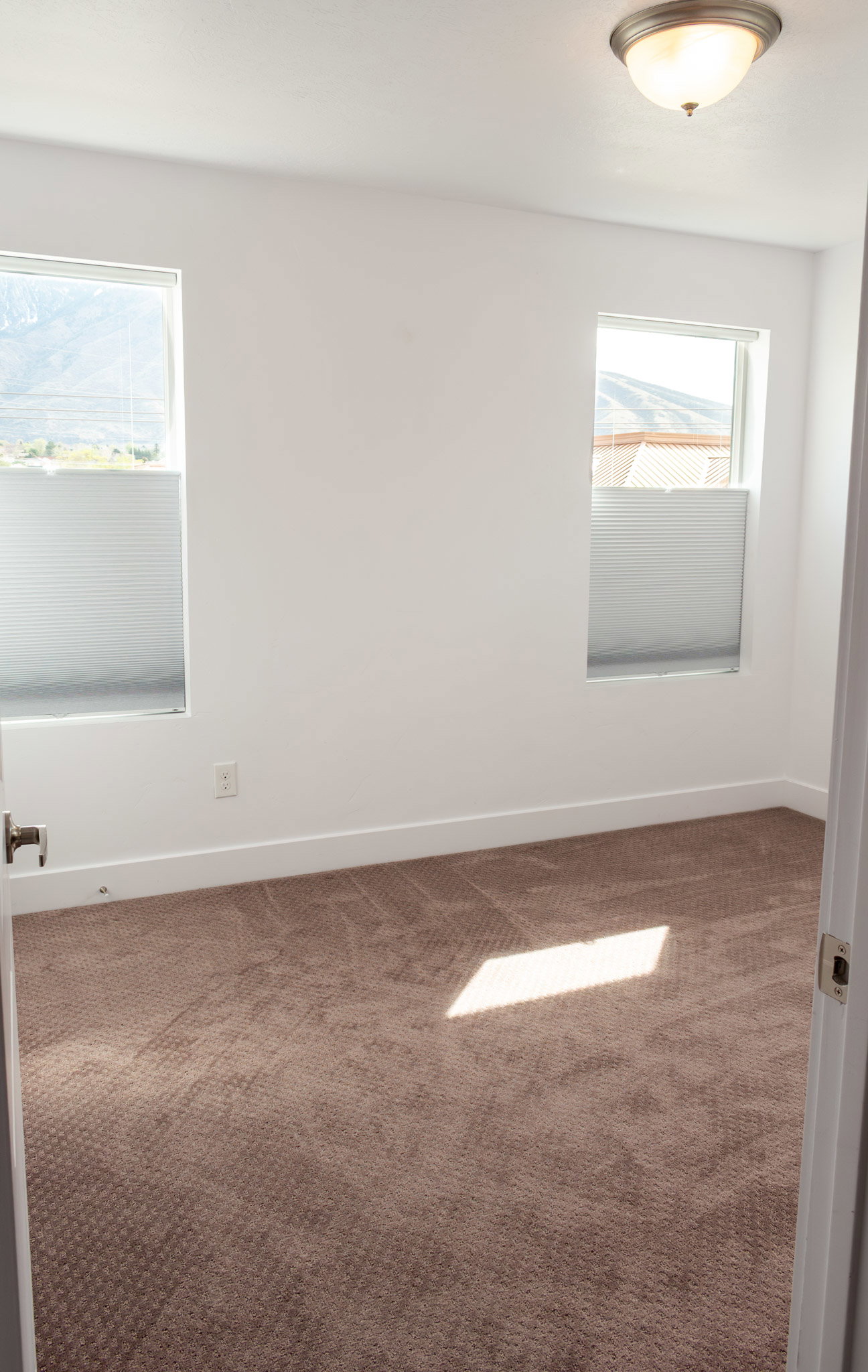 Unfurnished room with baseboards and carpet
