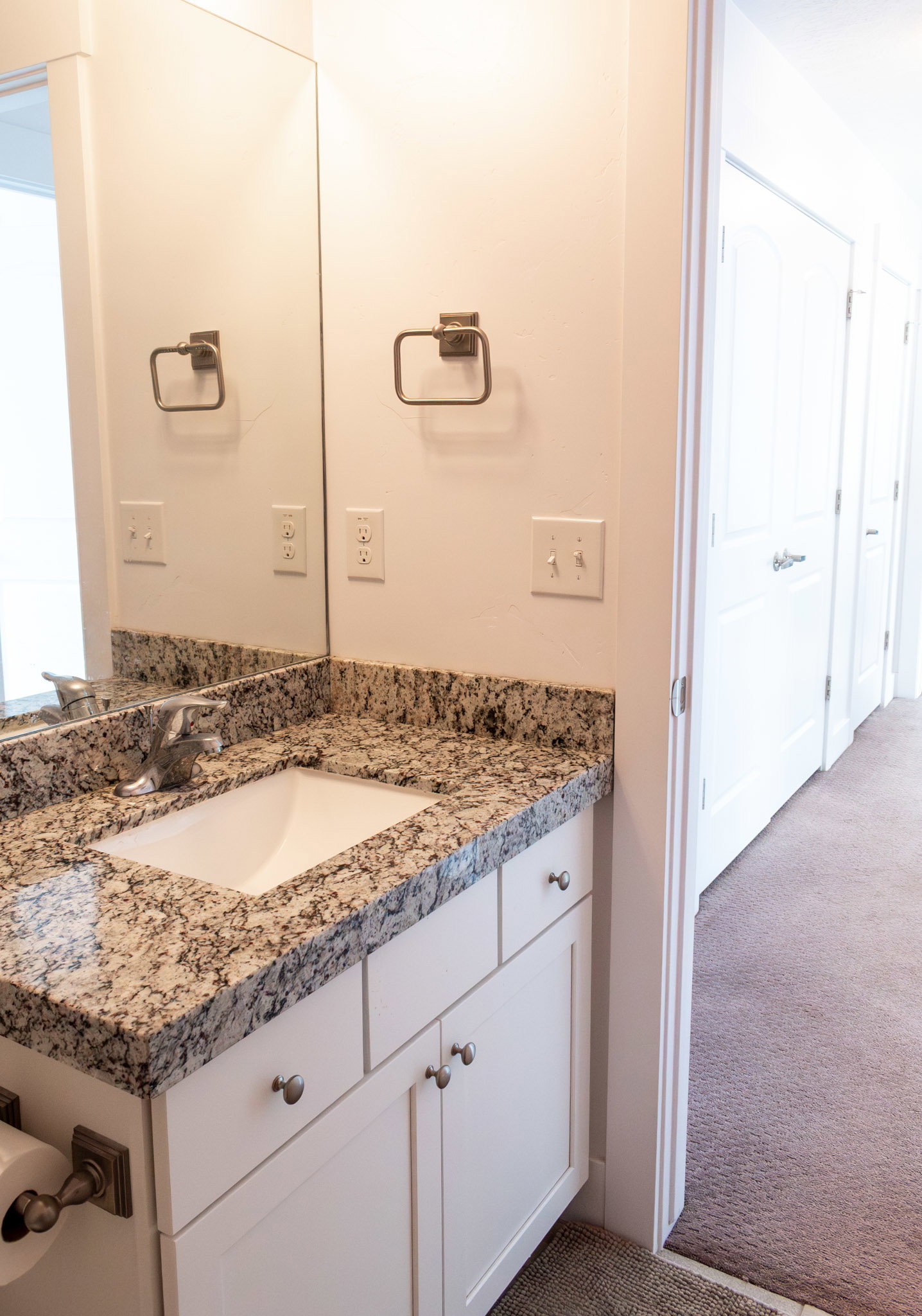 Full Bath with Vanity Shower/tub combo