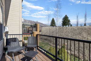 Balcony featuring a mountain view