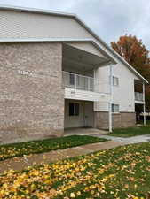 View of apartment building / complex