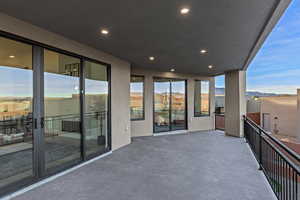 Balcony featuring a mountain view