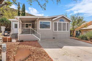 Manufactured / mobile home with crawl space and a porch