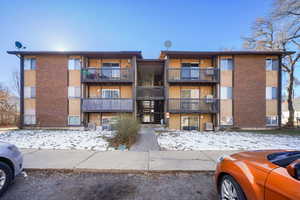 View of apartment building / complex