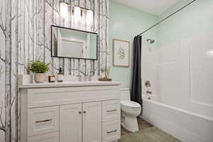 Virtually staged full bathroom with vanity, shower/bath combo