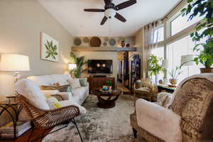 Living area with ceiling fan