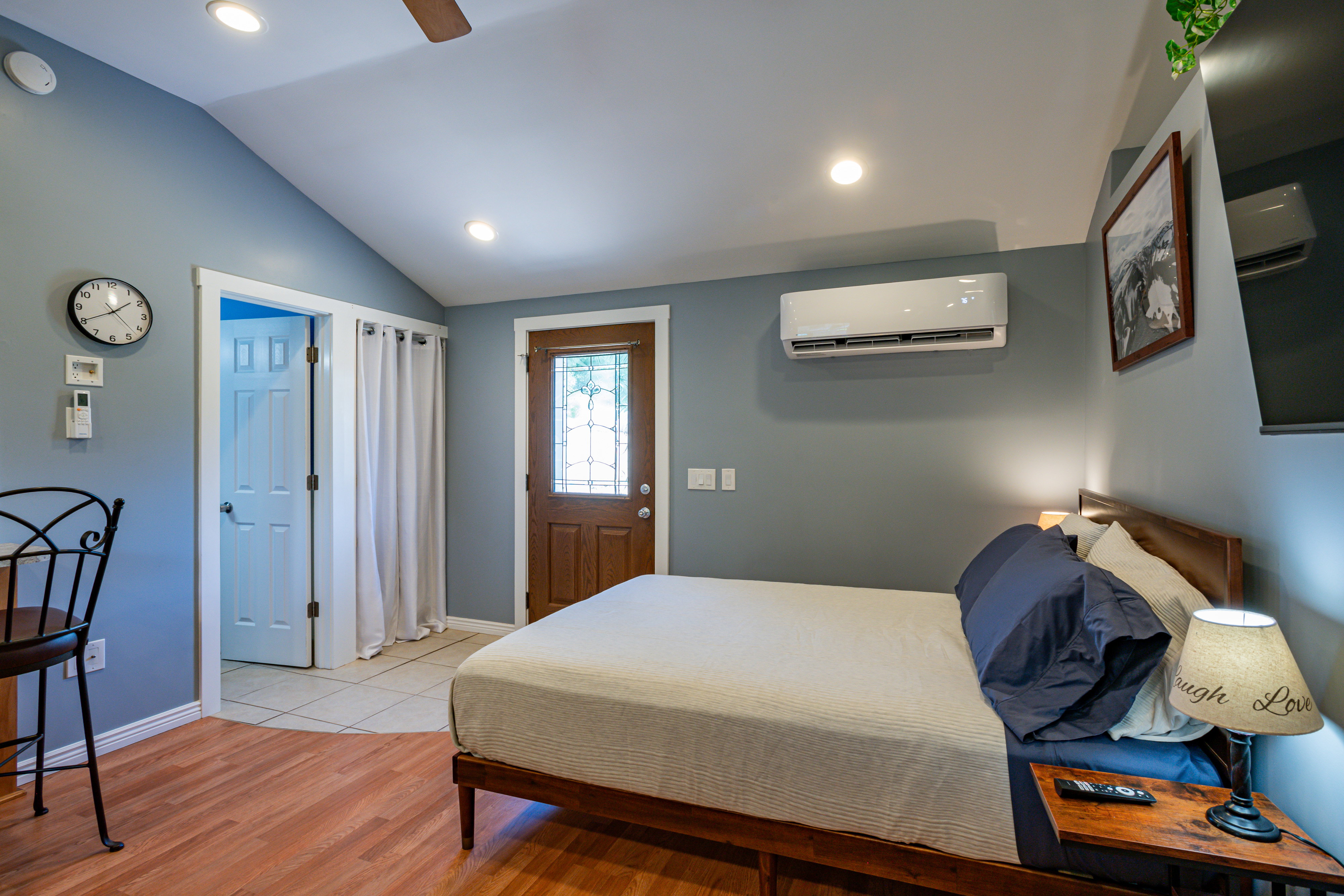 Bedroom with light wood finished floors, vaulted ceiling, a ceiling fan, and recessed lighting