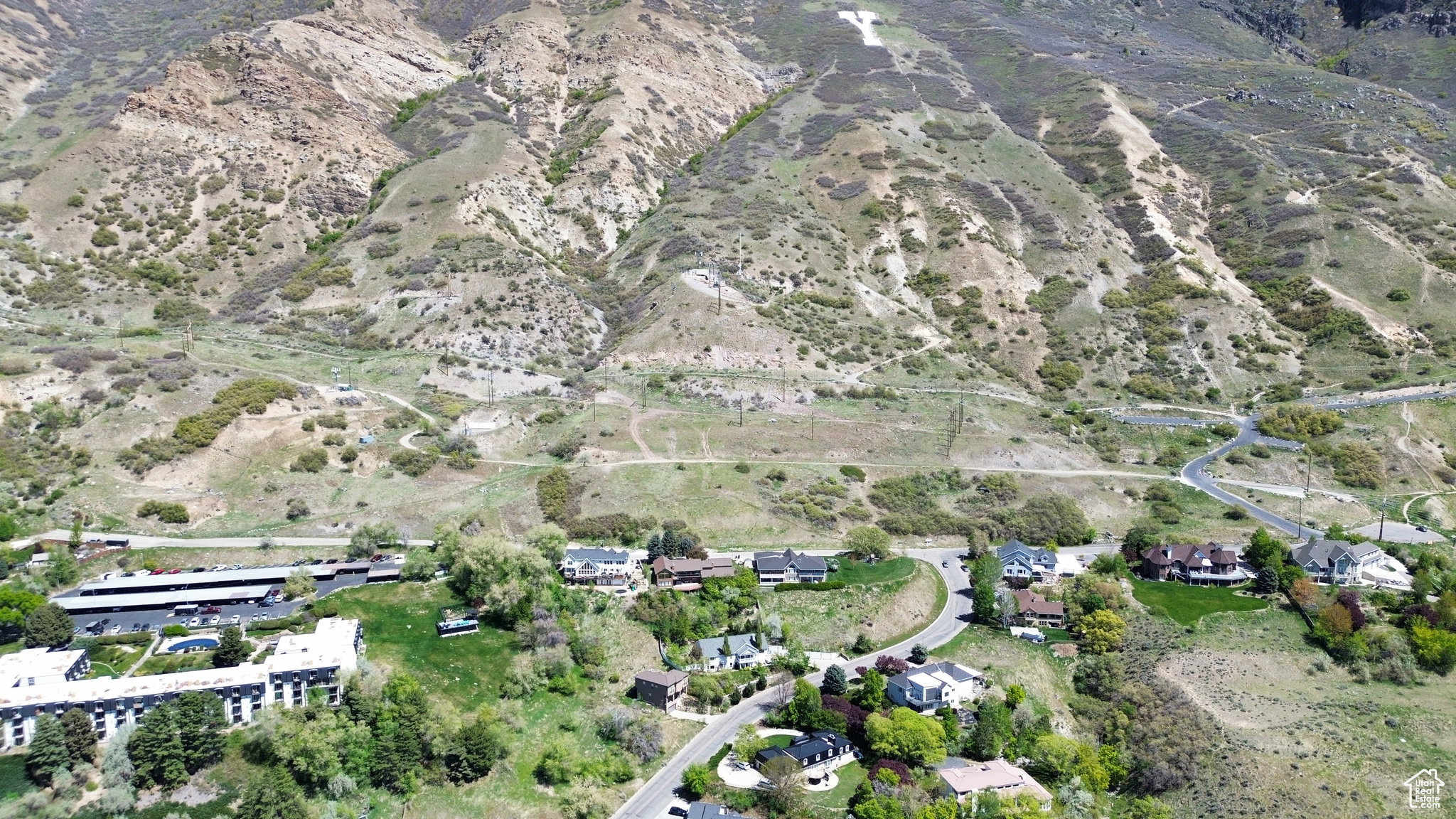 Aerial view of property and surrounding area