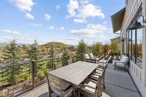 Balcony with outdoor dining space and a mountain view