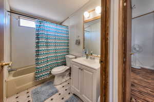 Second bathroom with tub/shower.