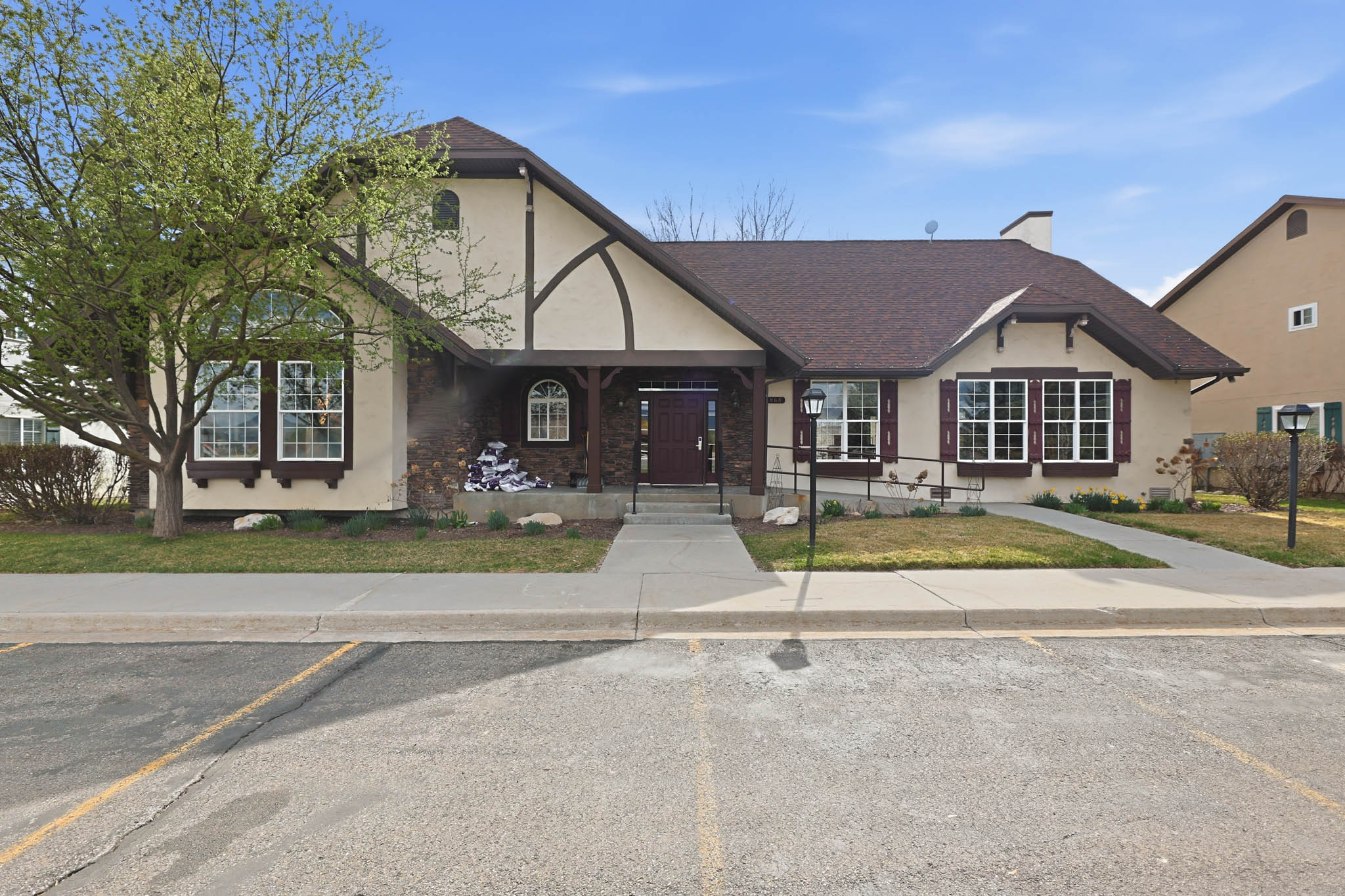 Close By to Club House & Pool