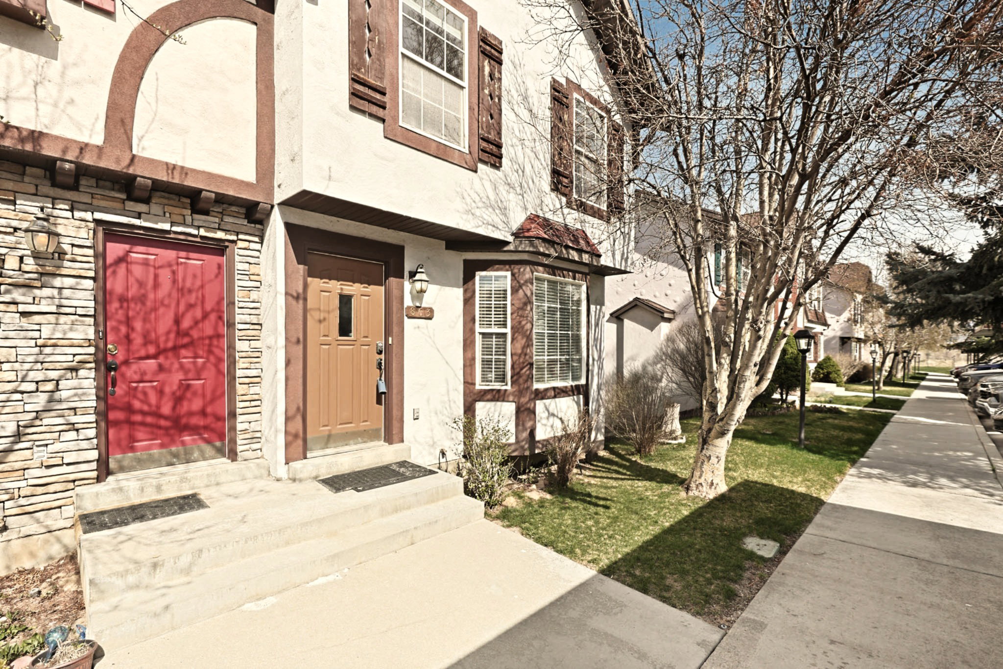 Front of End Unit Townhome