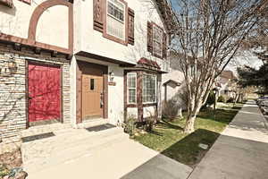 Front of End Unit Townhome