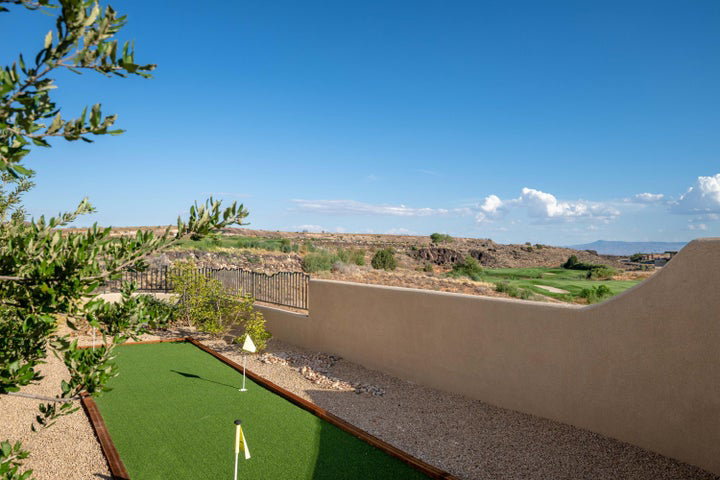 View of yard featuring an area to practice putting
