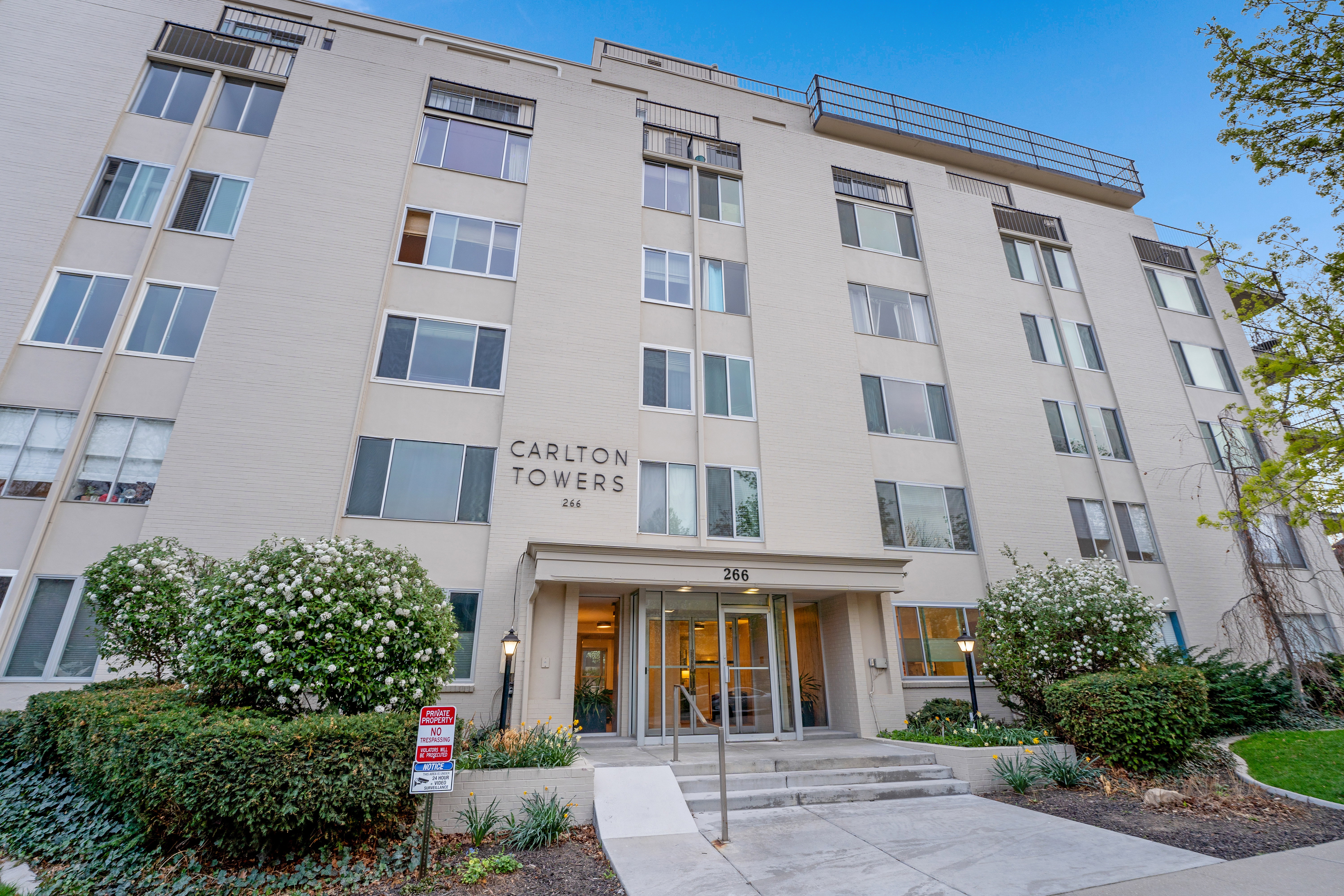 View of apartment building / complex
