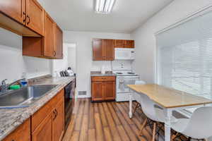 Nice sized kitchen with different work areas
