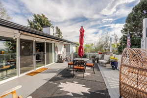 Deck with outdoor dining area