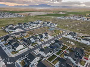 View of property location featuring nearby suburban area and mountains