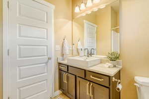 Upstairs Full Bathroom