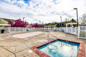 View of hot tub and pool