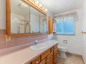 Spacious full bath on the main floor