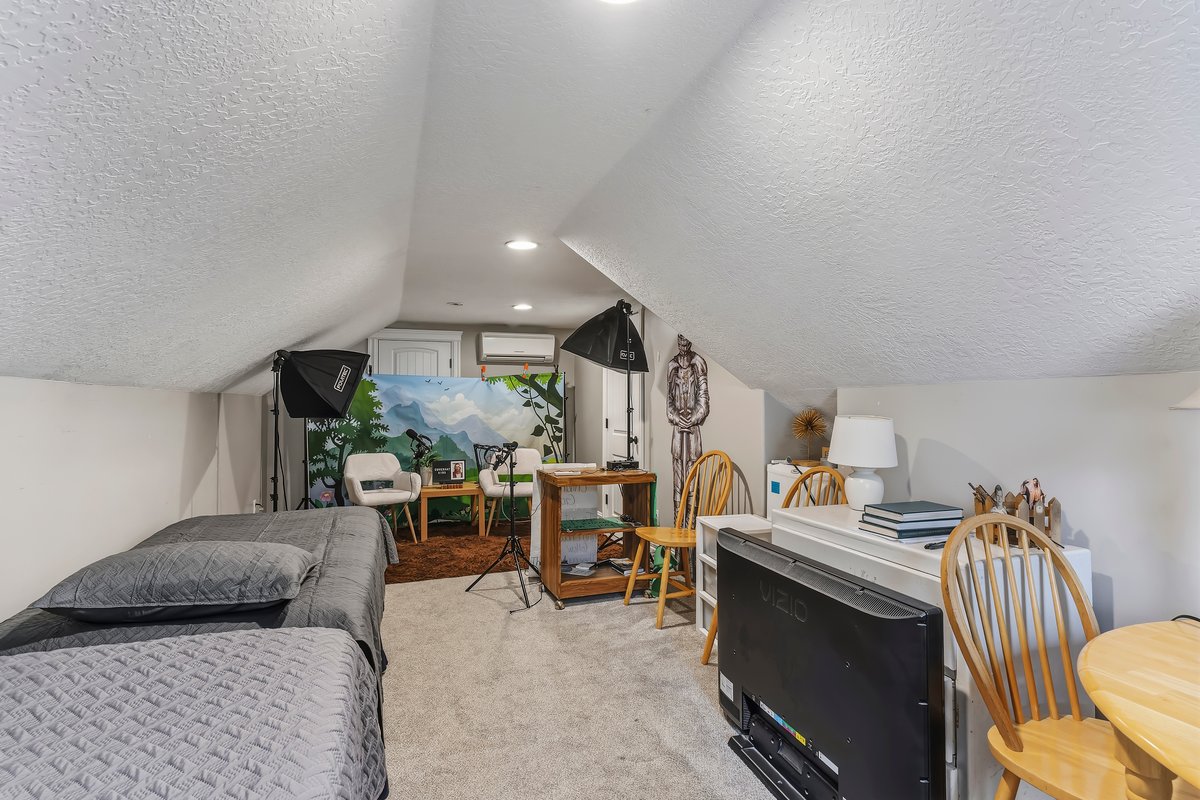 Loft/Bedroom/ADU