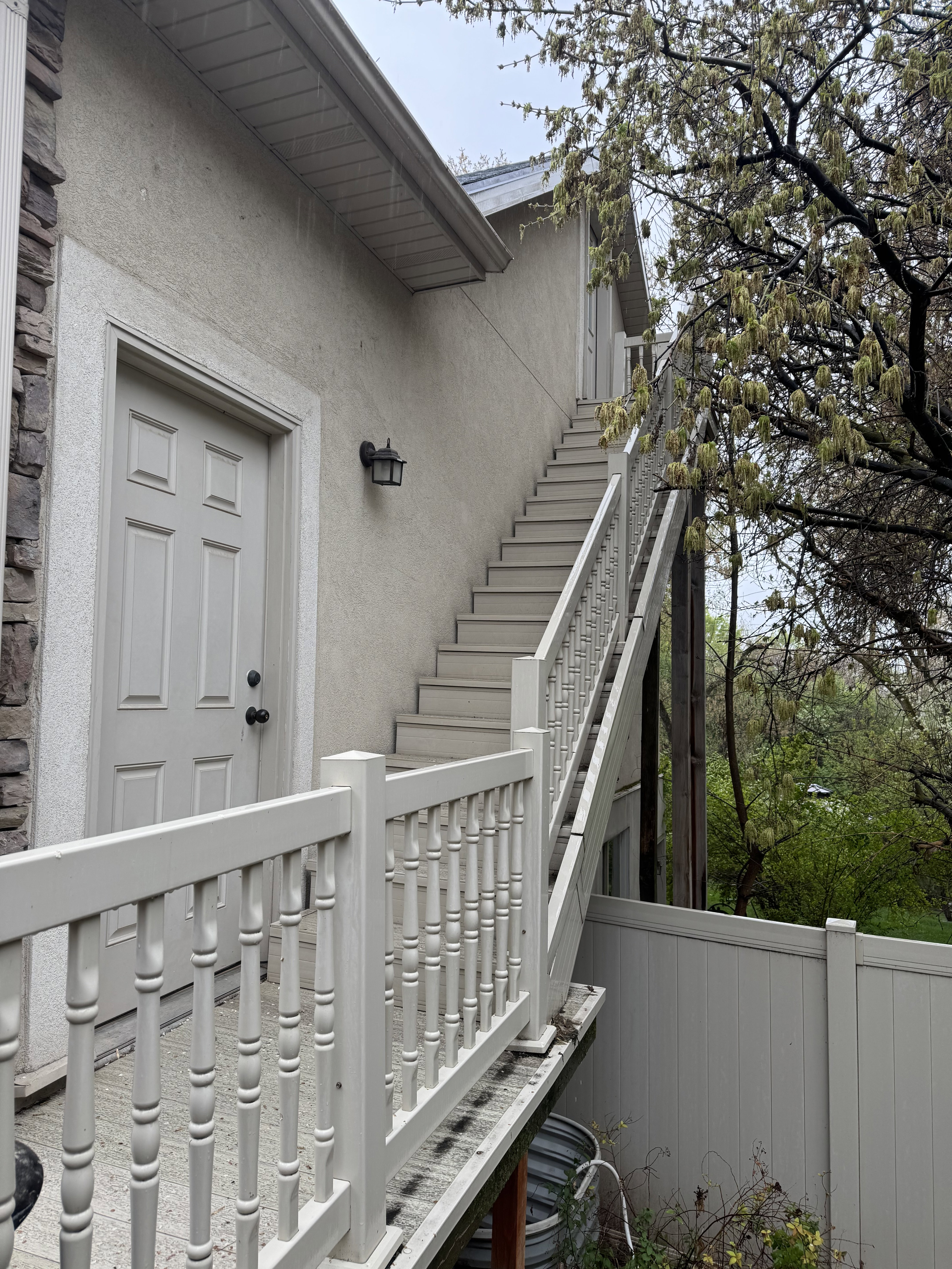Access to Loft/Bedroom/ADU above garage