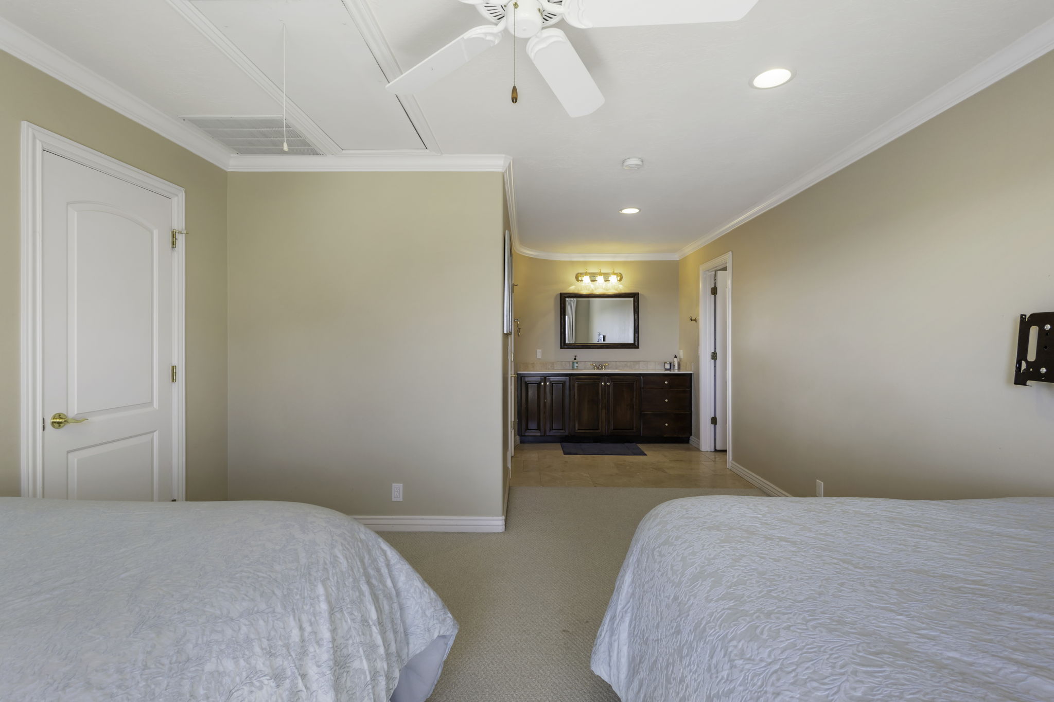 Bedroom featuring ornamental molding, light carpet, ceiling fan, and recessed lighting