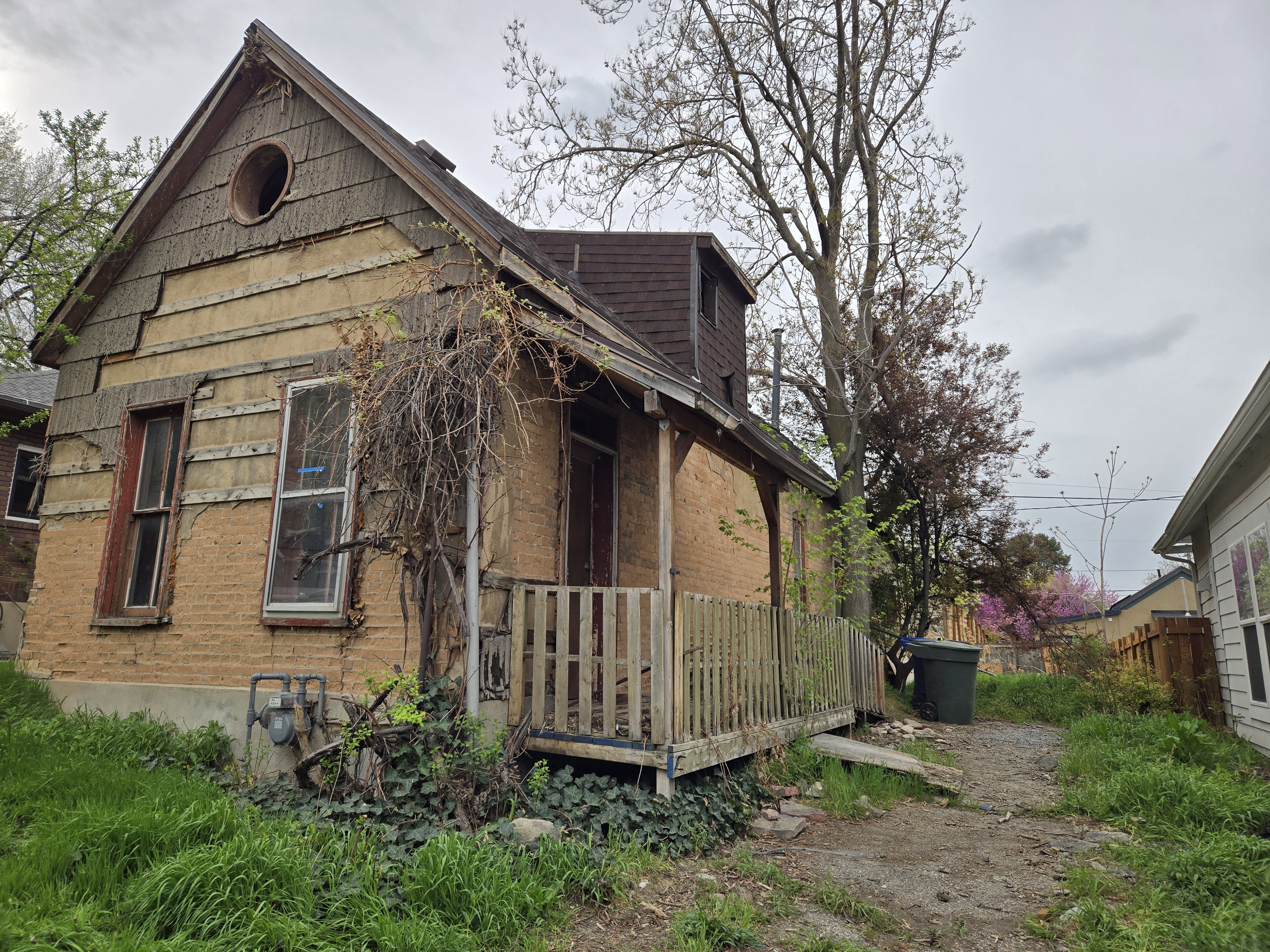 View of side of home