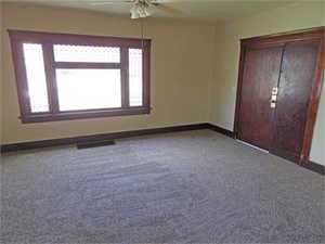Entrance foyer with carpet flooring and ceiling fan