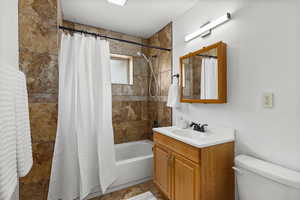 Full bath with vanity and shower / tub combo