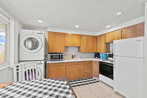 #815 : Birch wood cabinets and stackable washer/dryer.  Tile floors.
