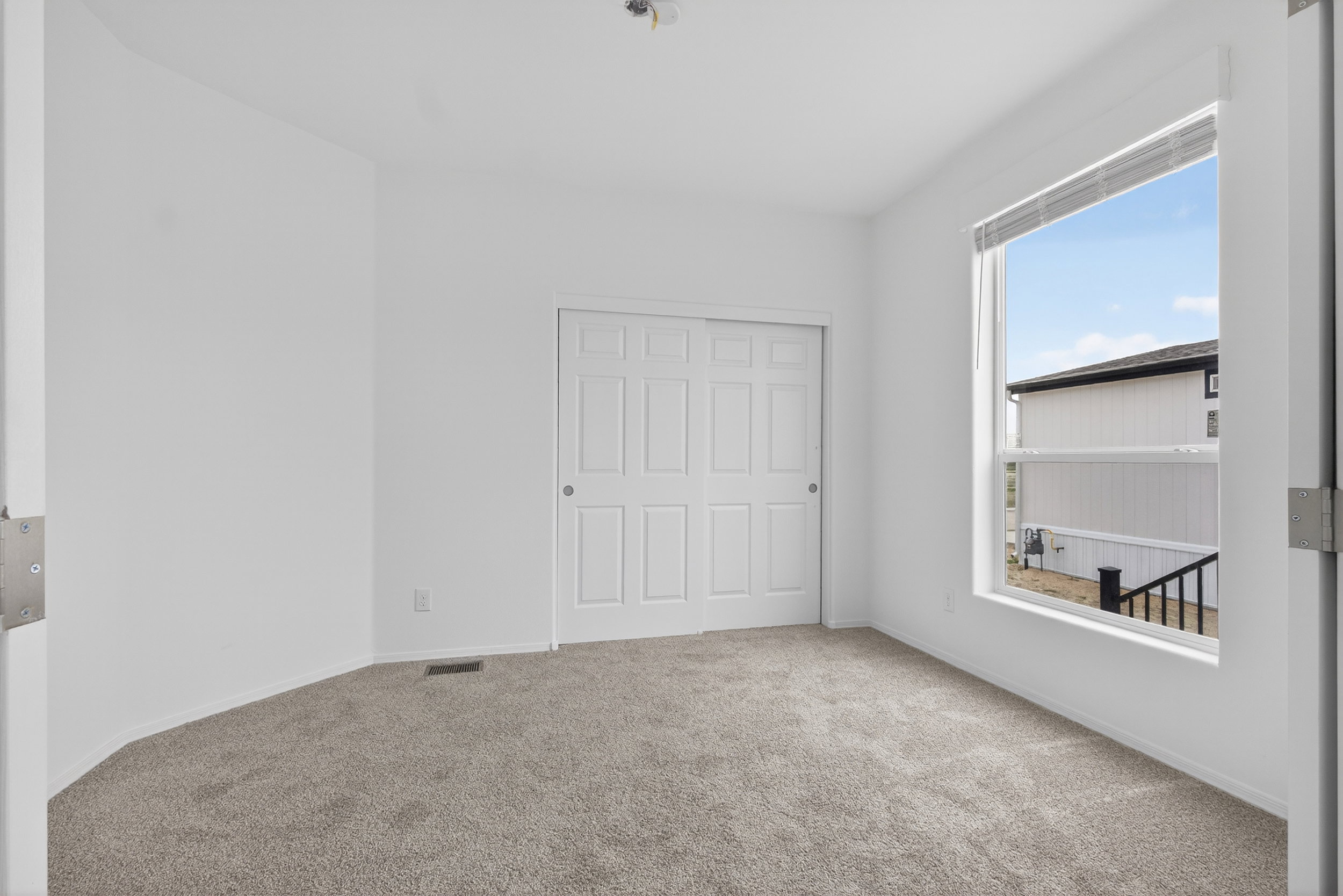 Unfurnished bedroom or den featuring carpet flooring and a closet