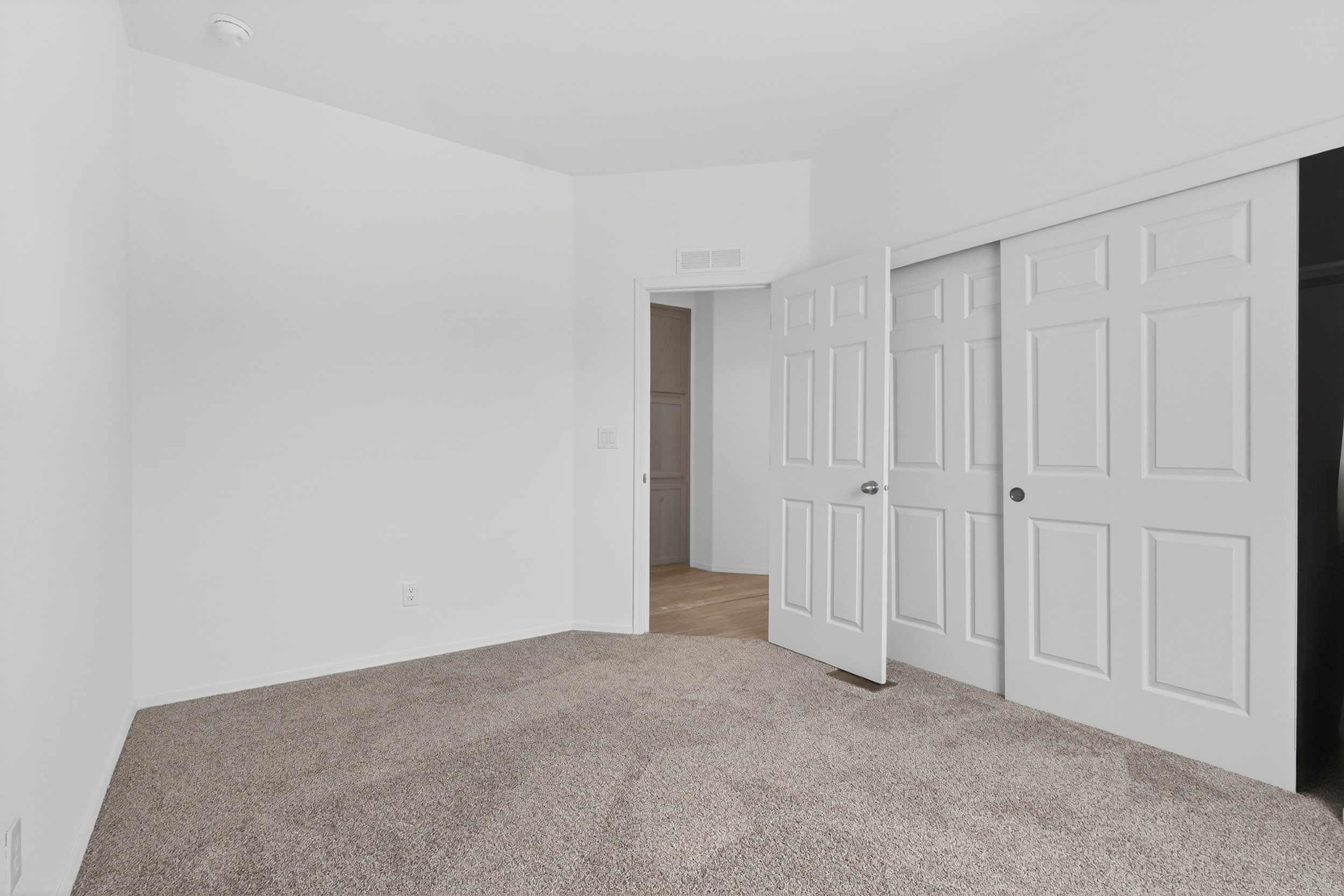 Unfurnished bedroom with carpet flooring and a closet