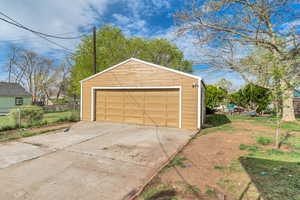 Detached garage