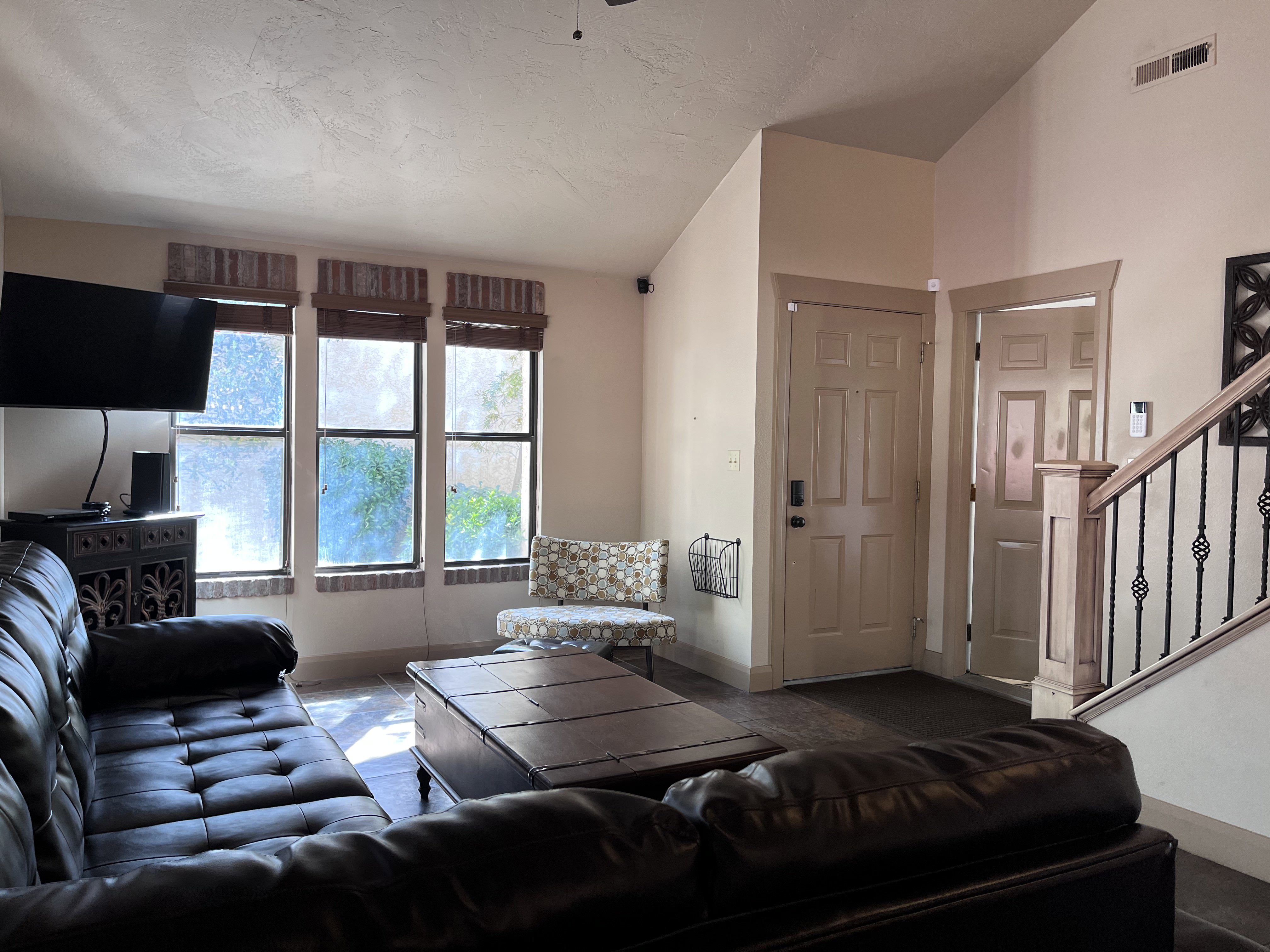 Living room featuring vaulted ceiling and baseboards