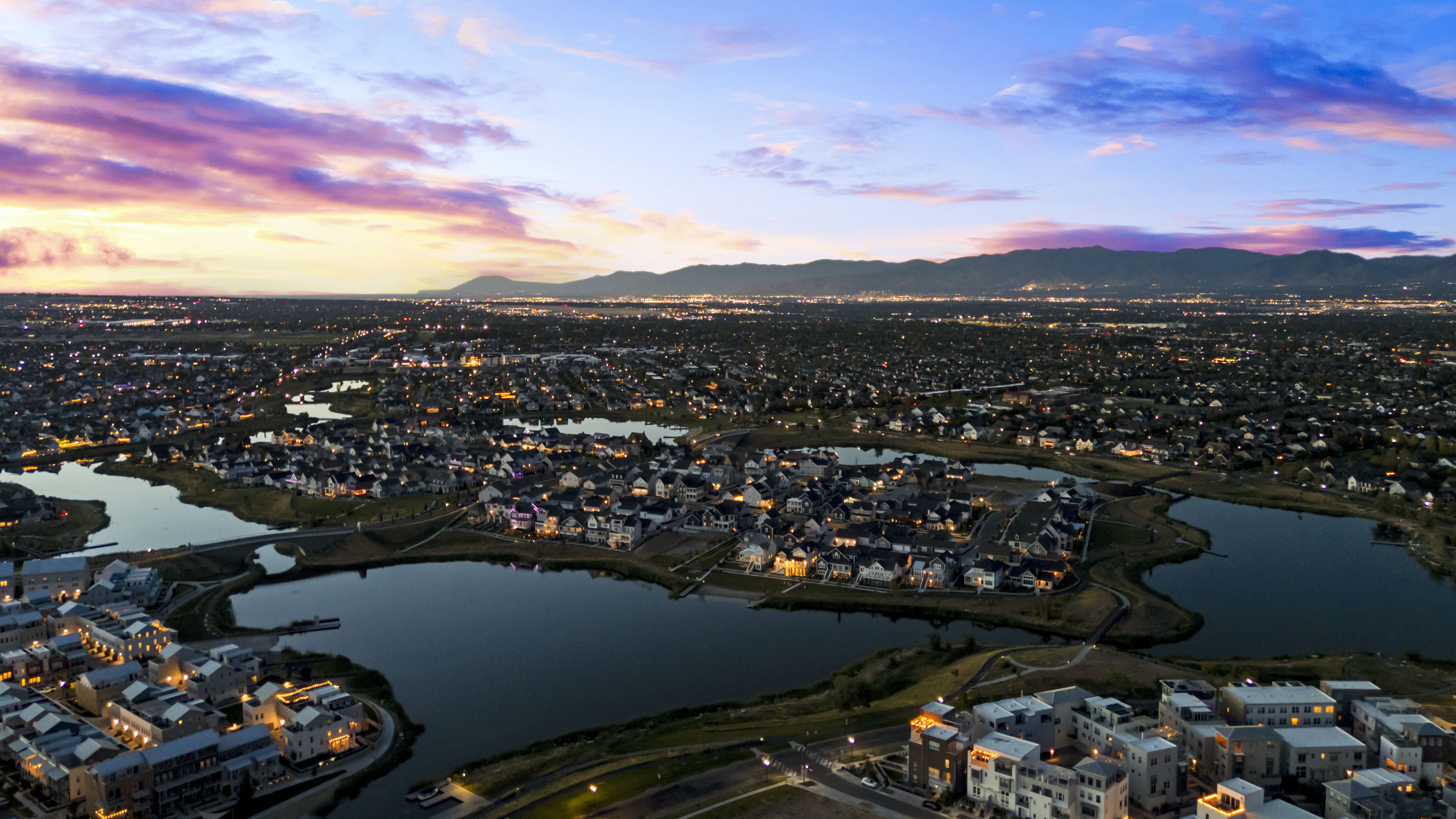 Bird's eye view of a water and mountain view