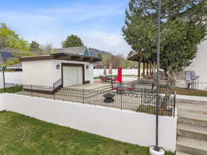 Pool House - outdoor kitchen, changing rooms,