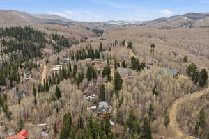 Aerial view of property's location featuring mountains