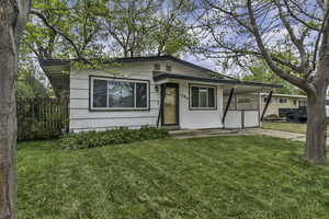 View of front of property featuring a porch